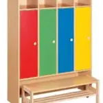 Bunter Umkleideschrank mit Bank