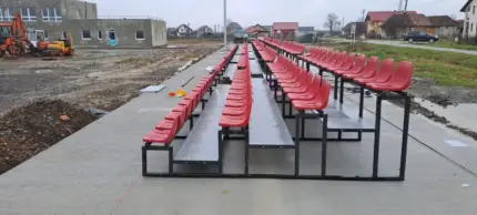 Tribüne mit Sitzen